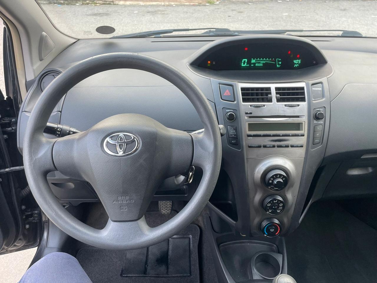 Toyota Yaris 1.0 5 porte