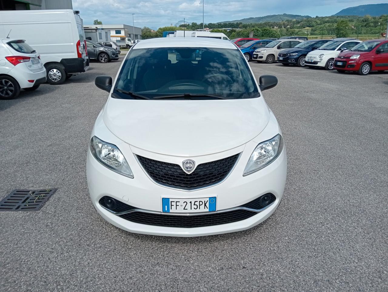 Lancia Ypsilon 1.2 69CV 5 porte OK NEOPATENTATI