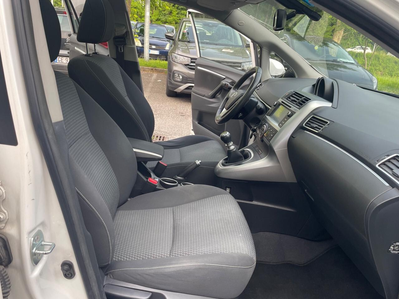 Toyota Verso 1.6 D-4D 7 posti*Tetto*Navi*Neopatentati*