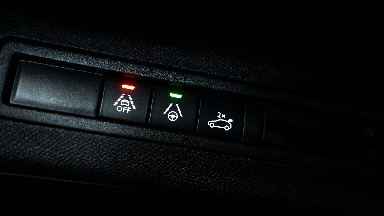 Peugeot 3008 1.5 BLUEHDI GT PACK SES 131 CV EAT8 AUTO FOCAL VIR