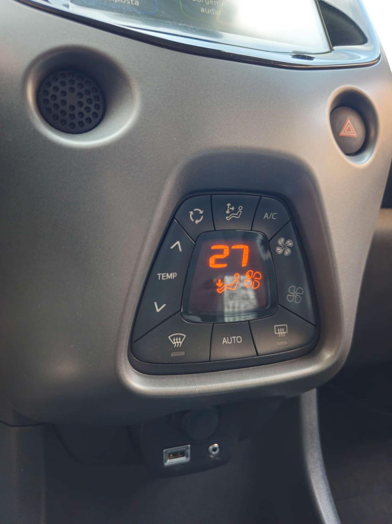 Toyota Aygo Connect 1.0 VVT-i 72 CV 5 porte x-play