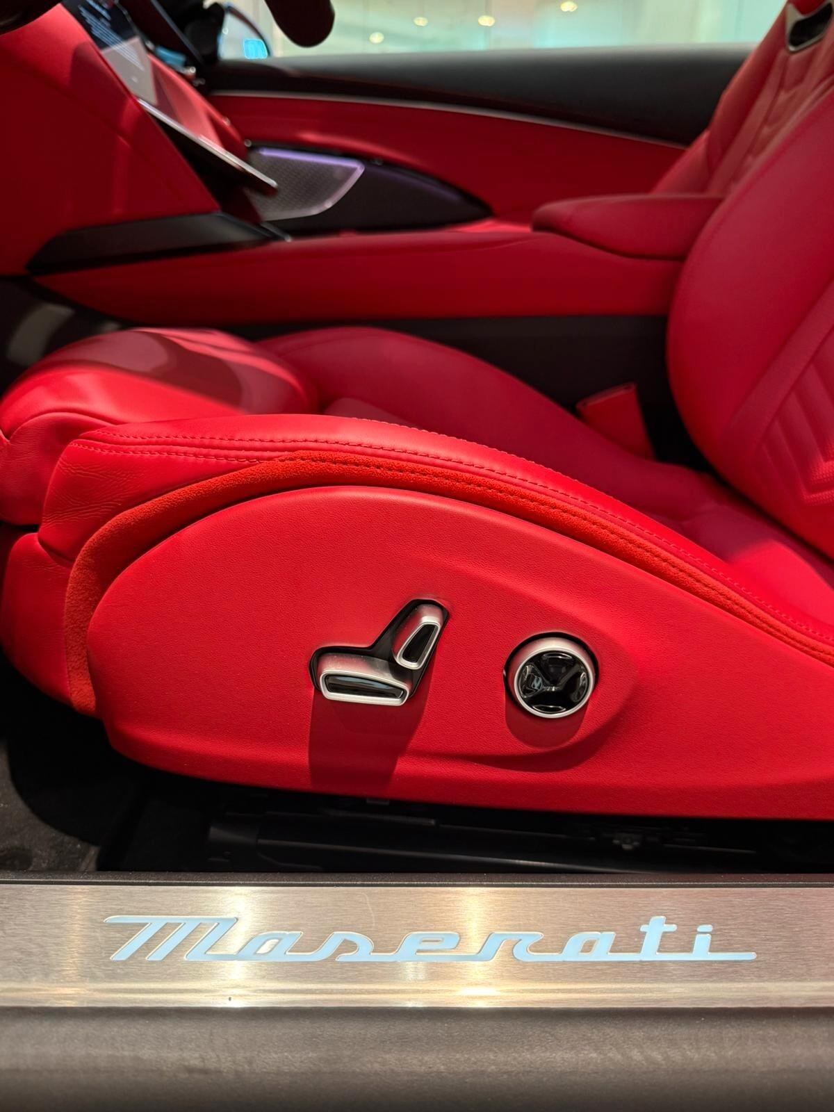 Maserati GranTurismo V6 550 CV AWD Trofeo