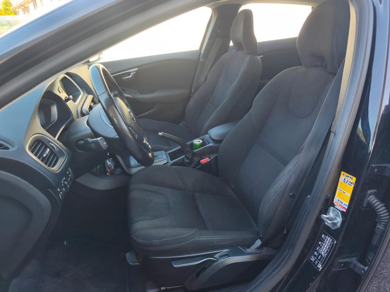 Volvo V40 D2 Geartronic R-design Mom-Accetto Permute