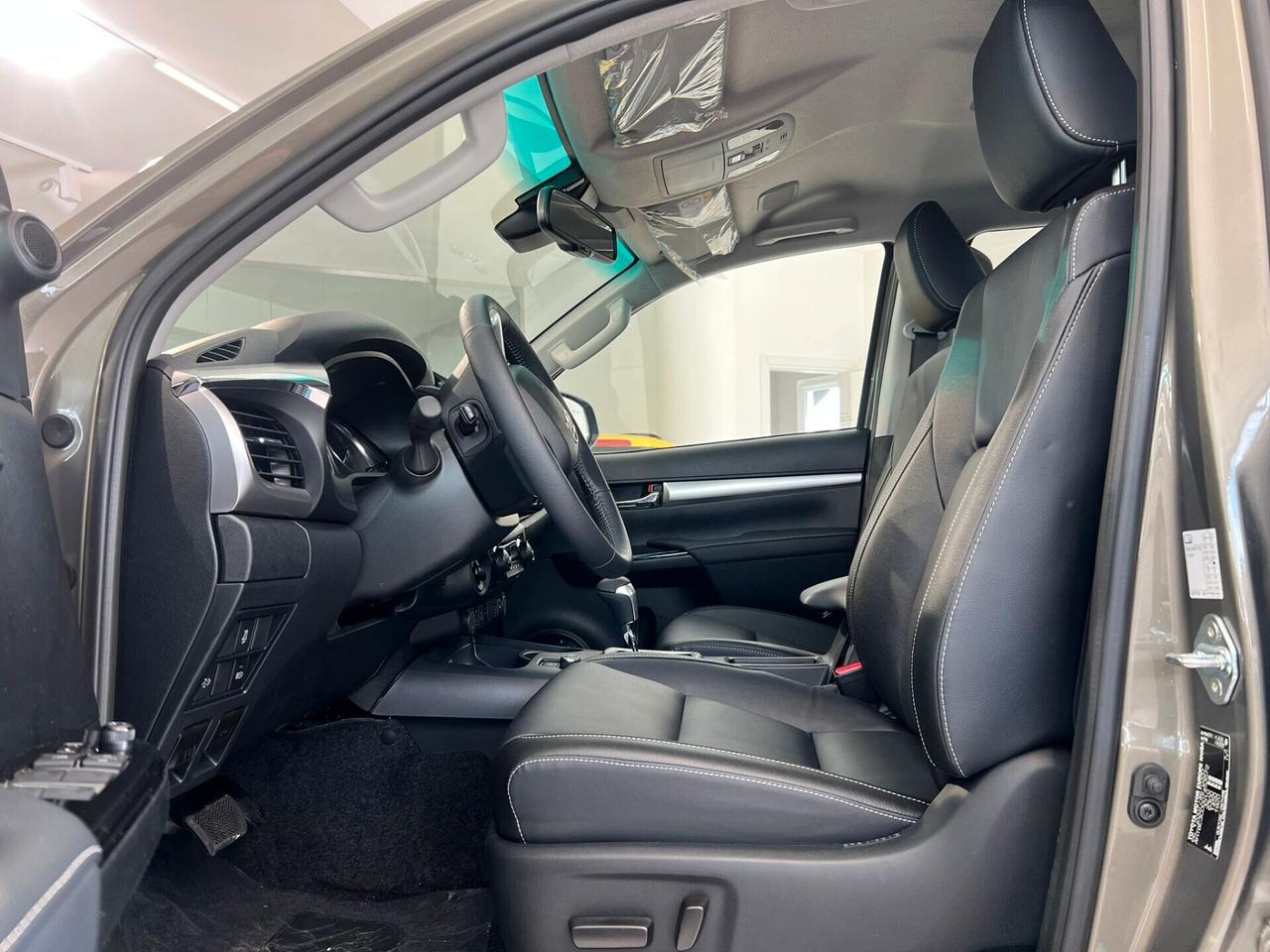 Toyota Hilux 2.8 D-4D A/T 4WD 48V 4 porte Double Cab Executive