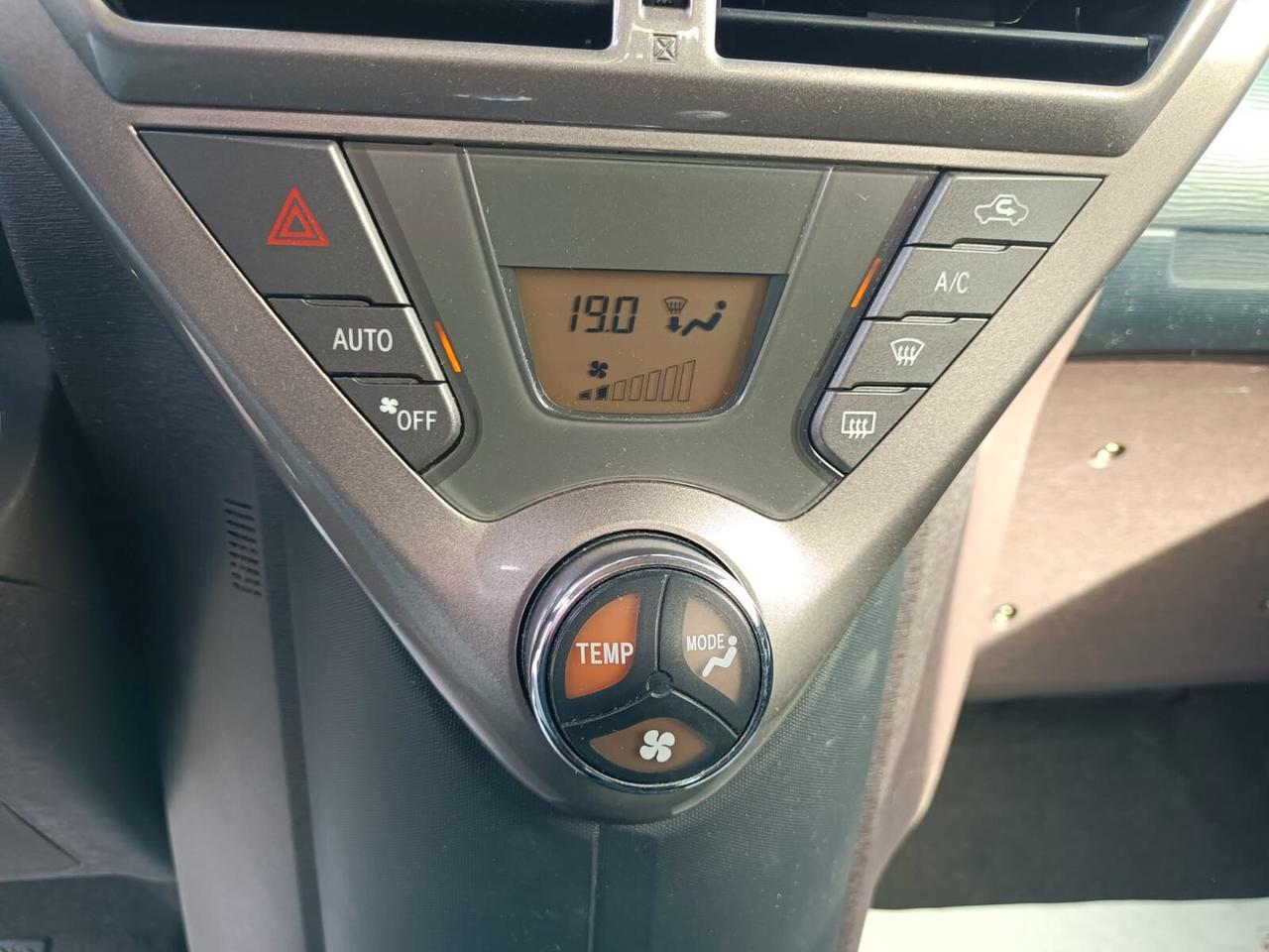 Toyota iQ Turbodiesel 1.4 90 cv 6 marce 4 POSTI