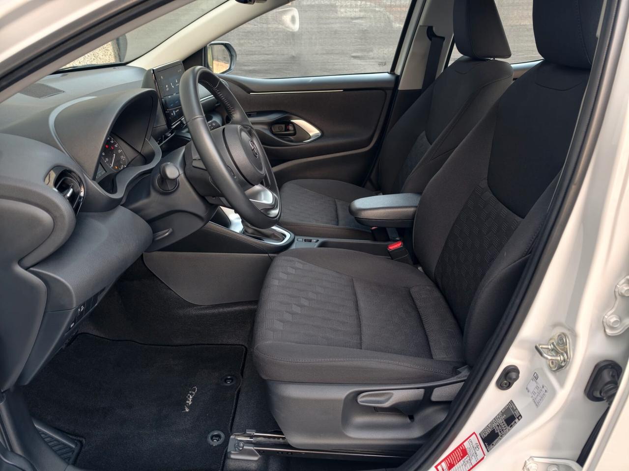 Toyota Yaris IBRIDA NO VINCOLI FINANZIARI NUOVA 2024