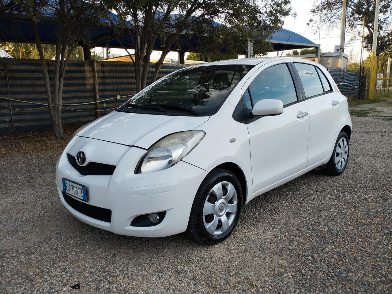 Toyota Yaris 1.0 5 porte Sol