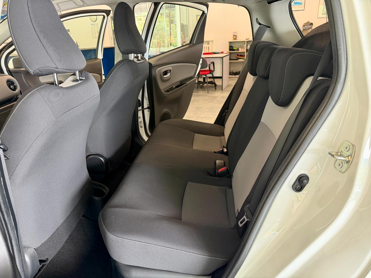 Toyota Yaris 1.5 Hybrid Active-CAMBIO AUTOMATICO-NEOPATENTATI-