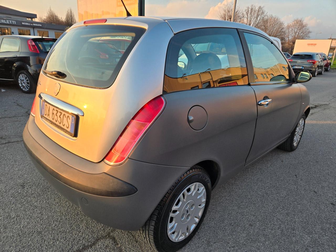 Lancia Ypsilon 1.2 8V Oro