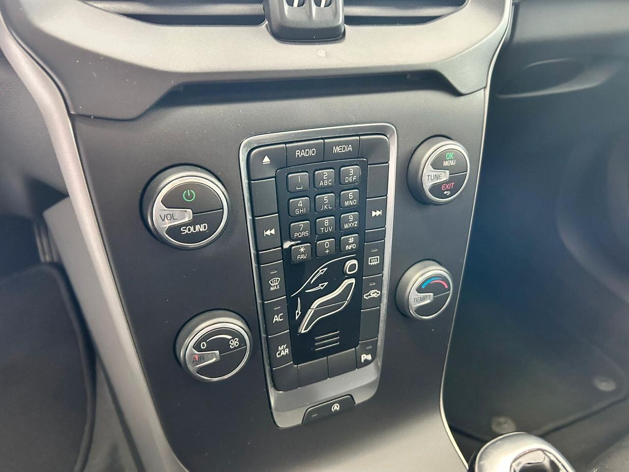 Volvo V40 2.0 D2 X NEOPATENTATI 2017