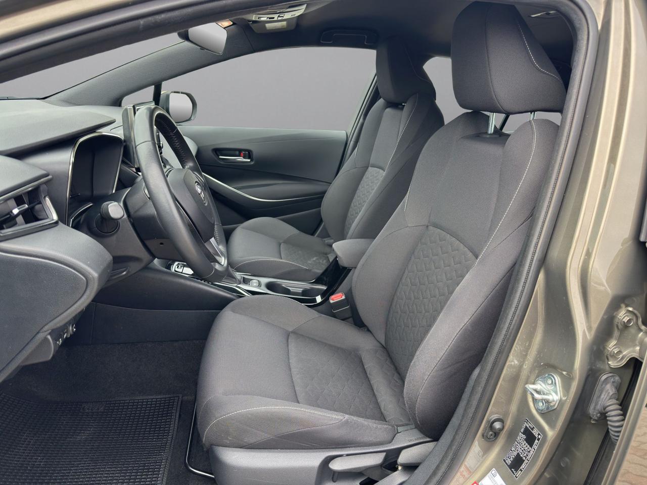 Toyota Corolla 1.8h Active cvt