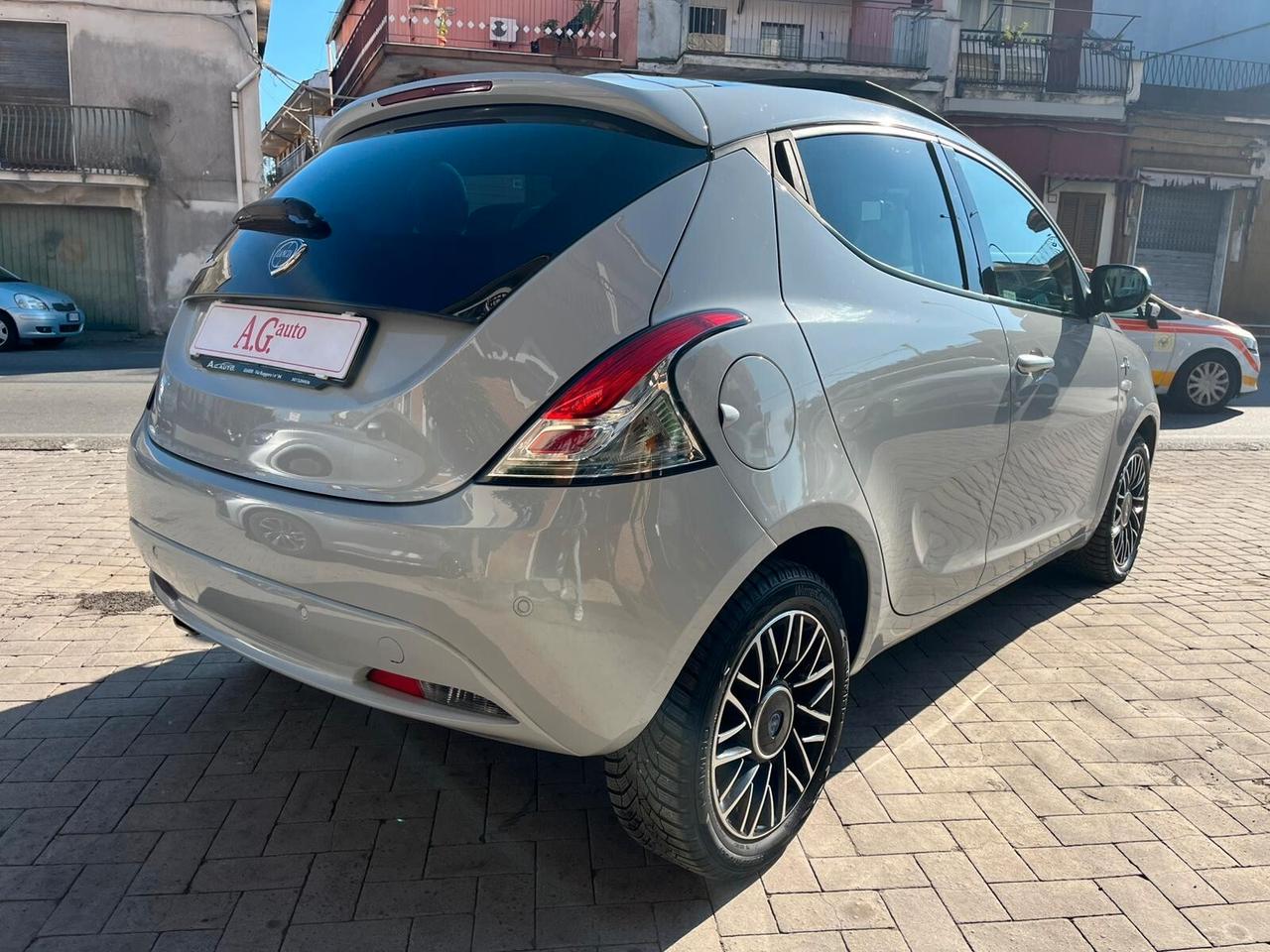 Lancia Ypsilon 1.3 MJT 16V 95 CV 5 porte S&S MYA TETTO APRIBILE