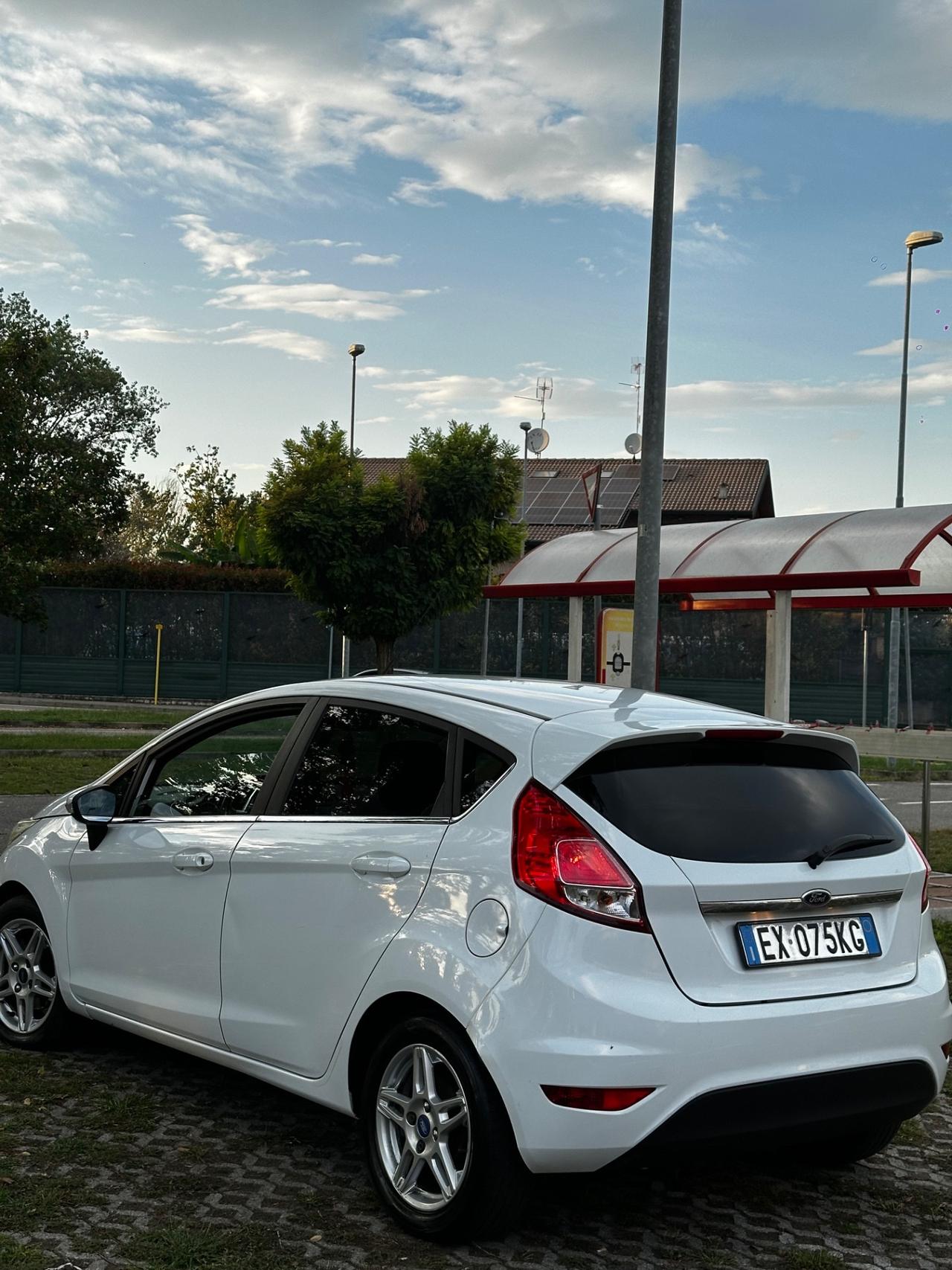 Ford Fiesta 1.5 TDCi 75CV 5 porte Titanium