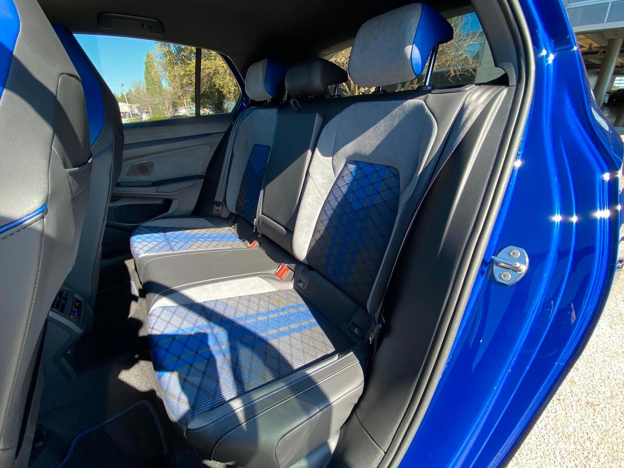 Volkswagen Golf GTI 2.0 TSI DSG 4Motion R