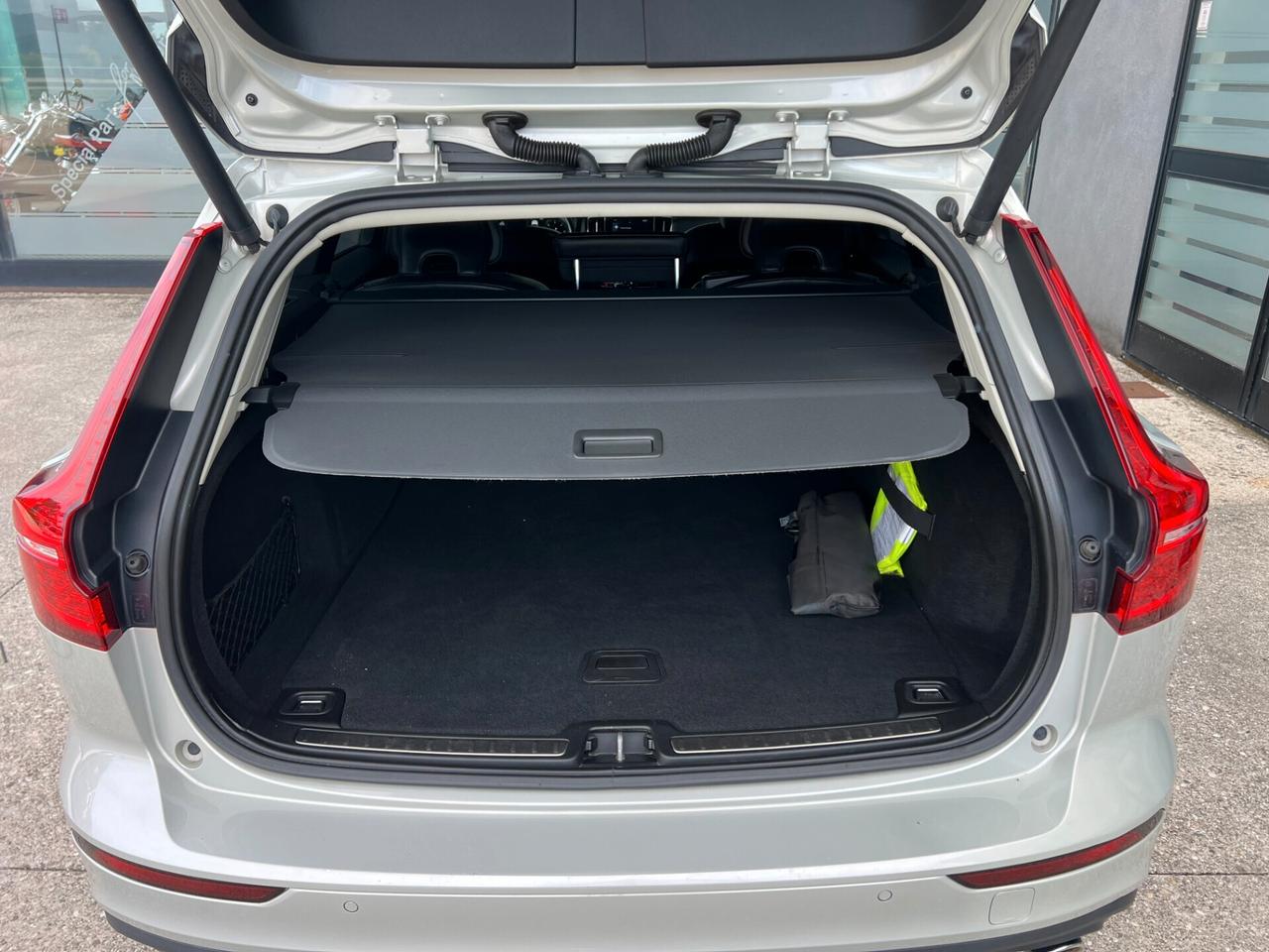 VOLVO V60/UNICO PROP/IVA ESPOSTA