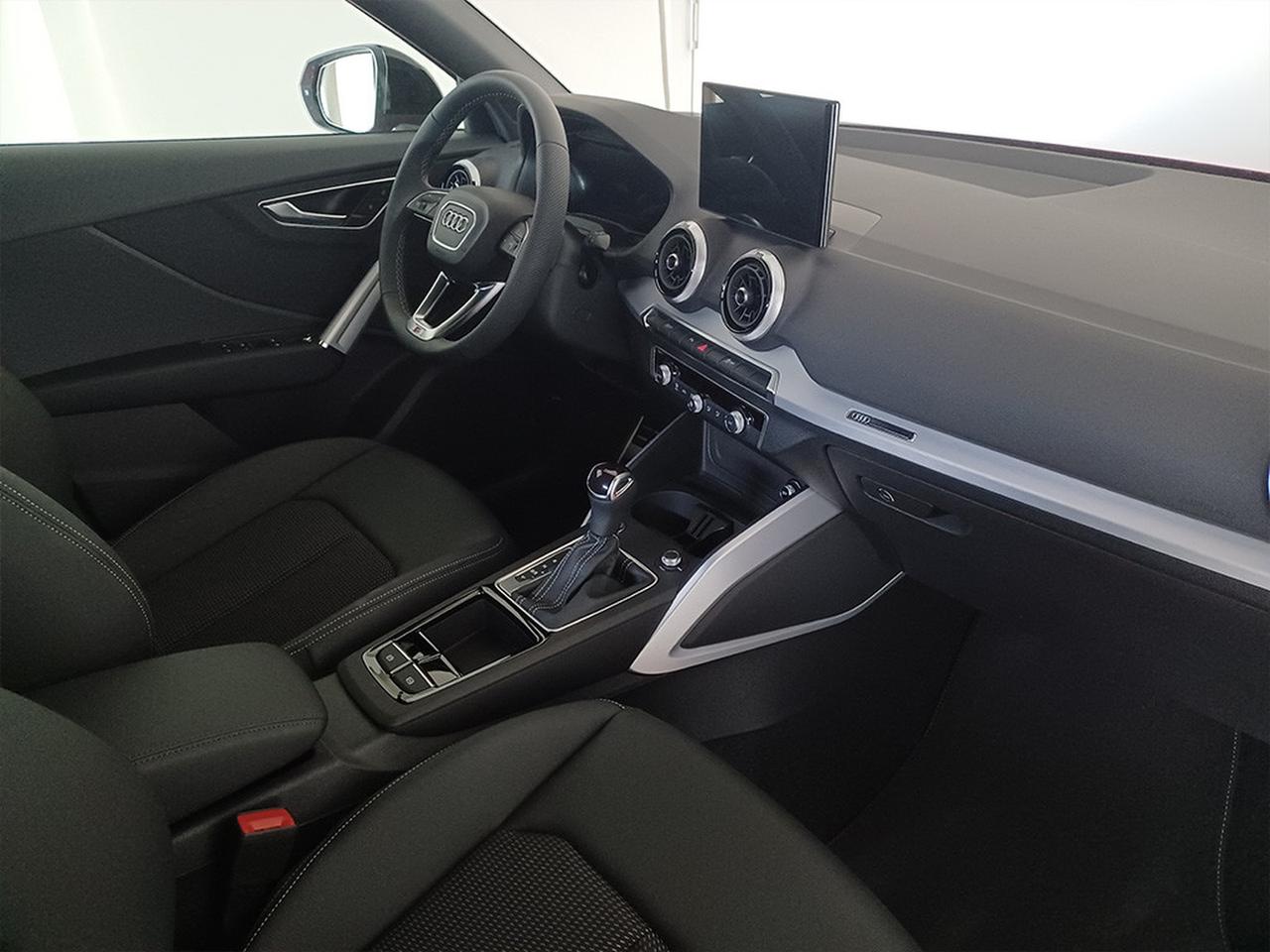 Audi Q2 35 1.5 tfsi identity black s-tronic