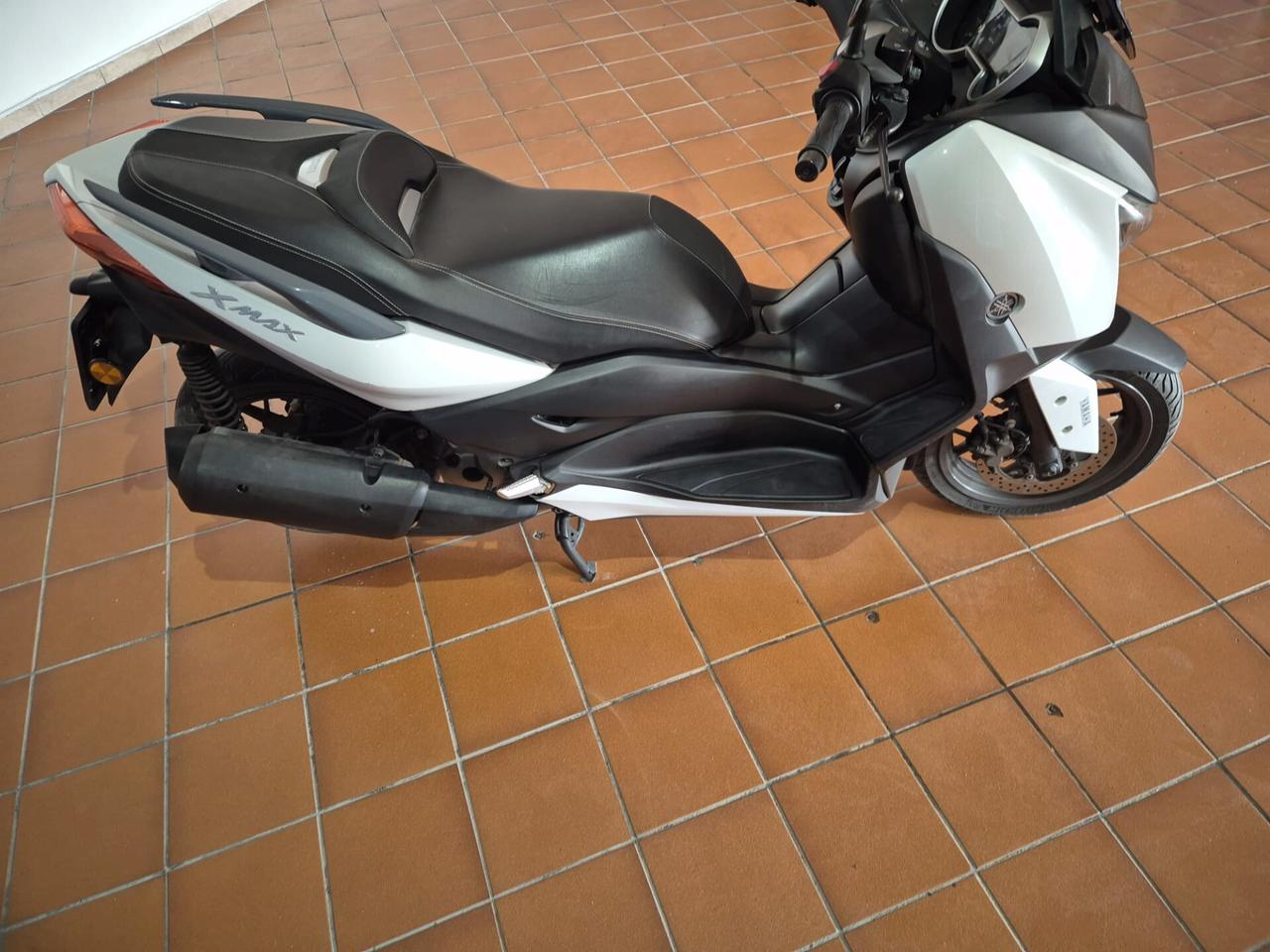 Yamaha X-Max 300 BASE