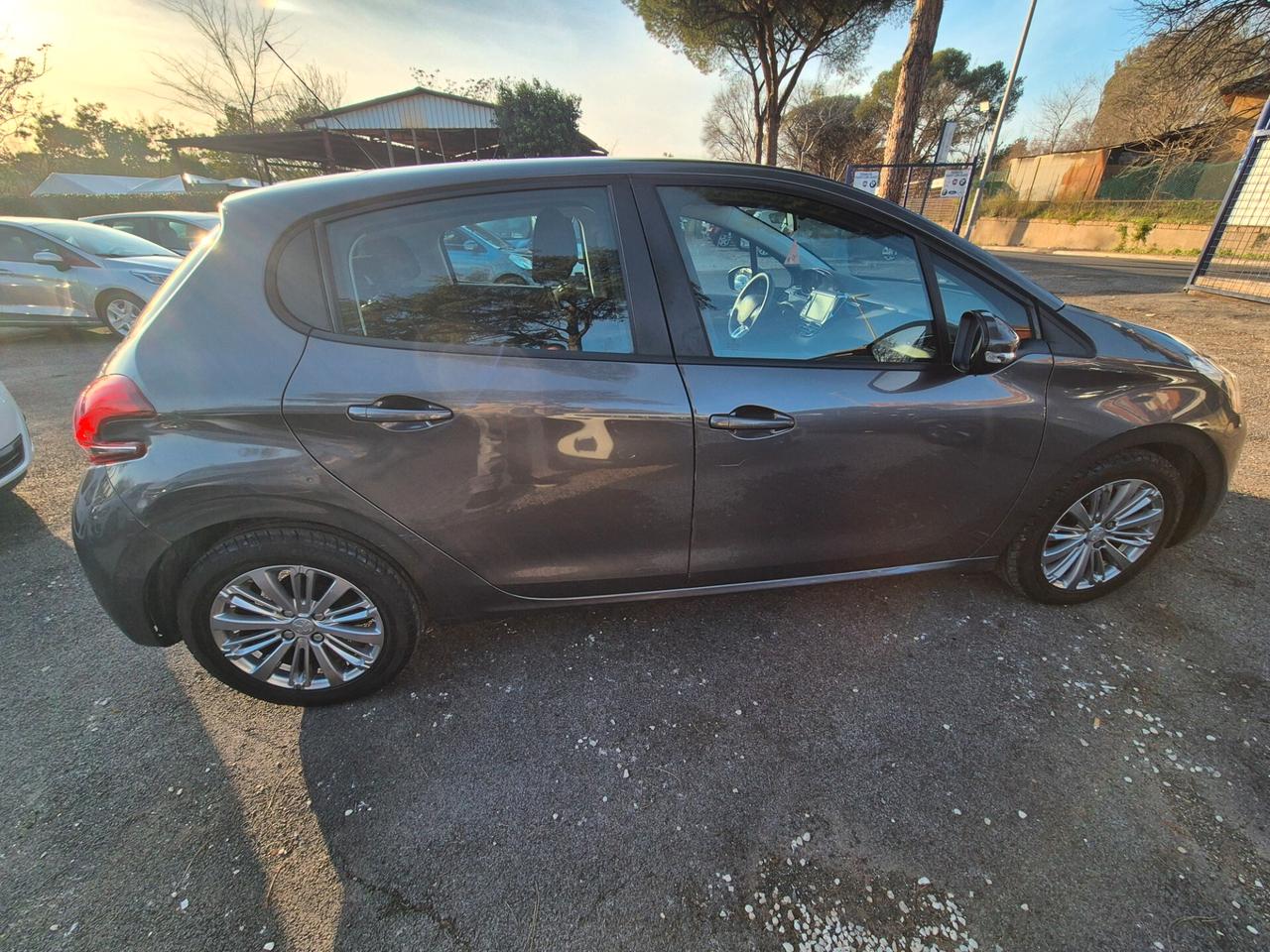 Peugeot 208 PureTech 82 5p. GPL Allure