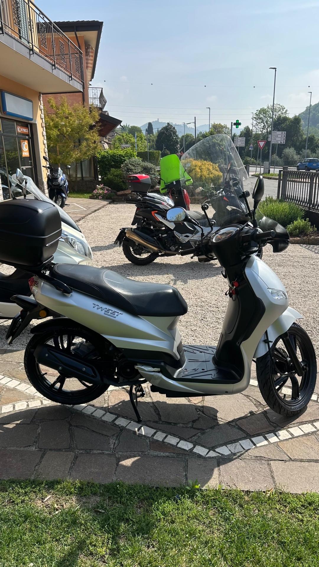 Peugeot Tweet 50 4 tempi con bauletto e parabrezza