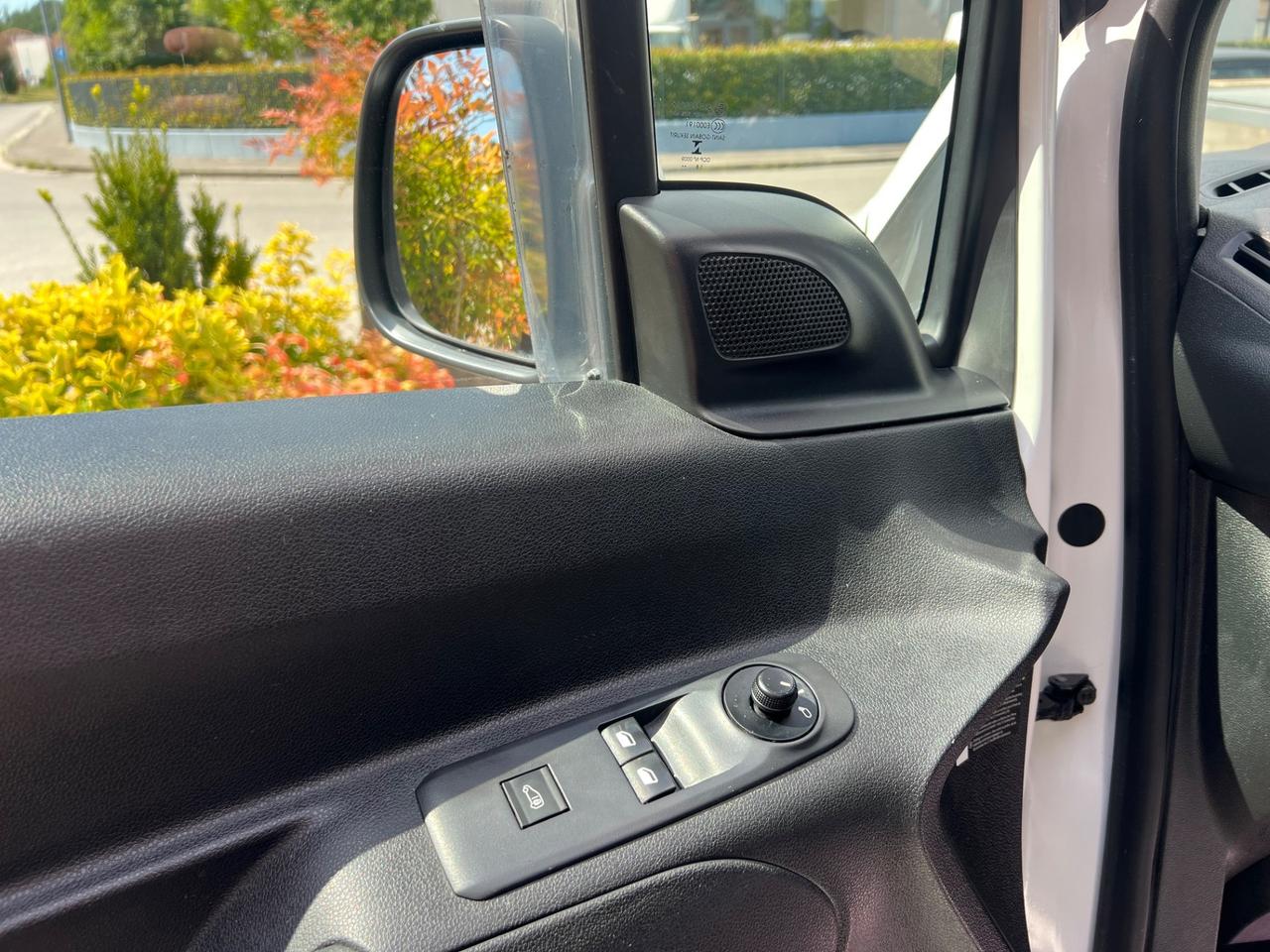 Opel Combo Passo Lungo 3 Posti