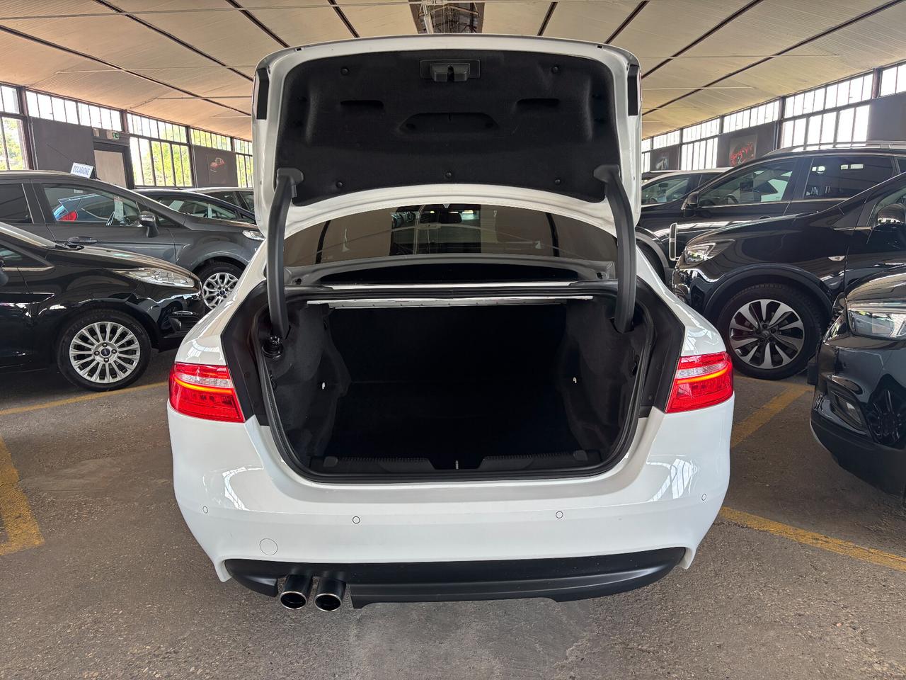 Jaguar XE 2.0 D Turbo 180CV aut. Prestige Business Edition
