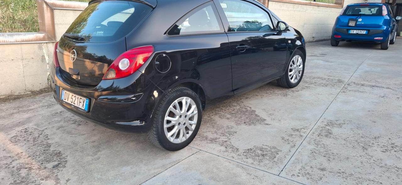 Opel Corsa 1.2 3 porte Club