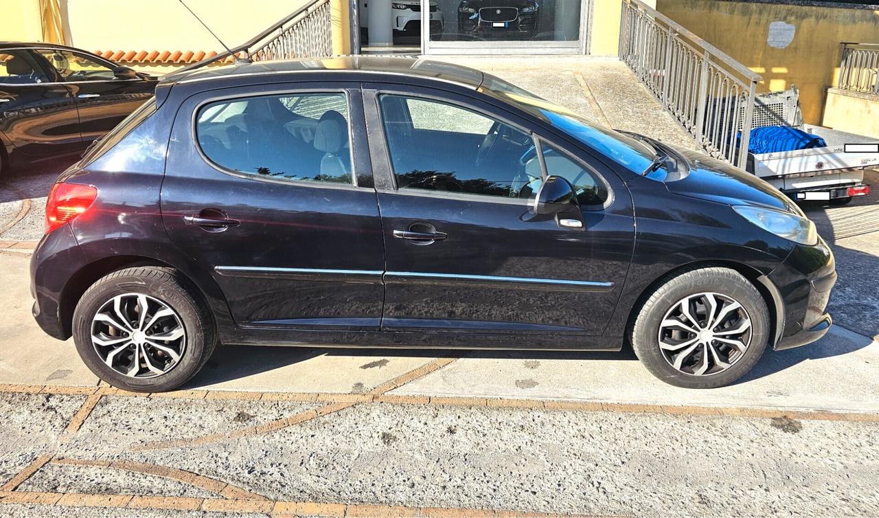 Peugeot 207 1.4 8V 75CV COMPLETAMENTE TAGLIANDATA