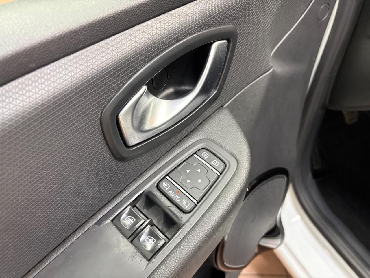 Renault Clio dCi 8V 90 CV 5 porte Duel2 FARI MATRIX LED