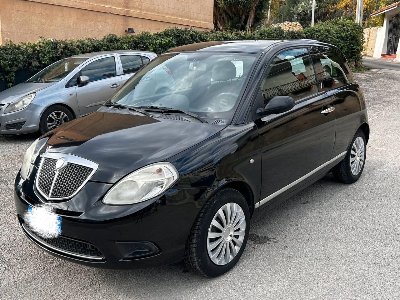 Lancia Ypsilon 1.3 MJT 90 CV Oro