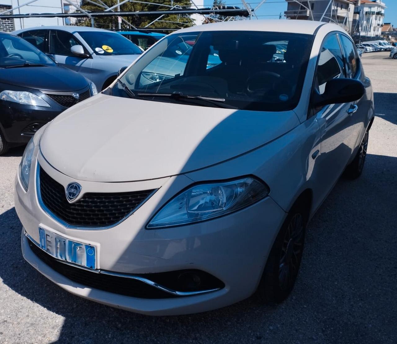 Lancia Ypsilon 1.2 69 CV 5 porte GPL Ecochic Silver