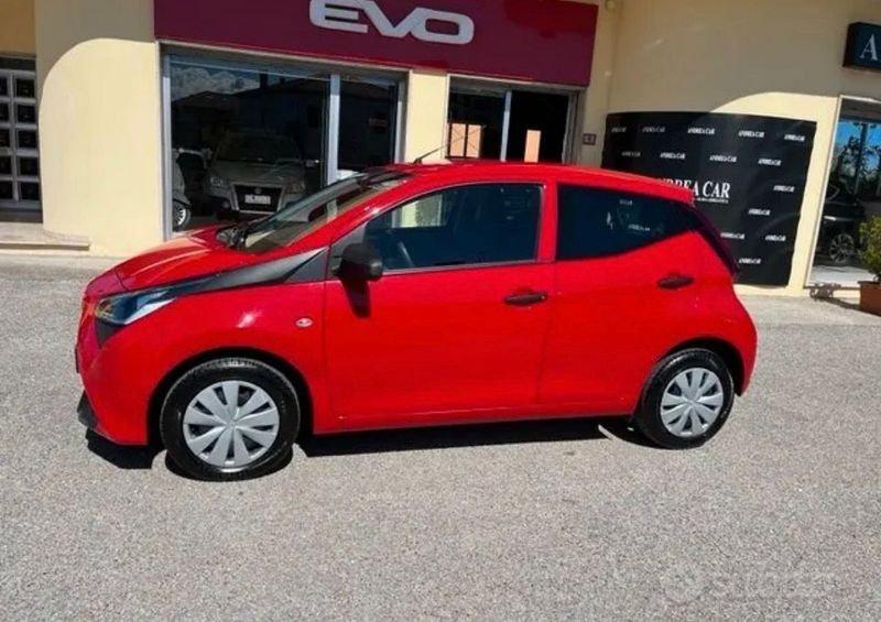 Toyota Aygo Aygo 5p 1.0 x-clusiv red pack m-mt 72cv