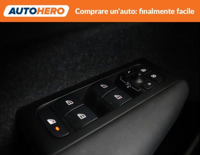 VOLVO XC40 T2 Momentum Core