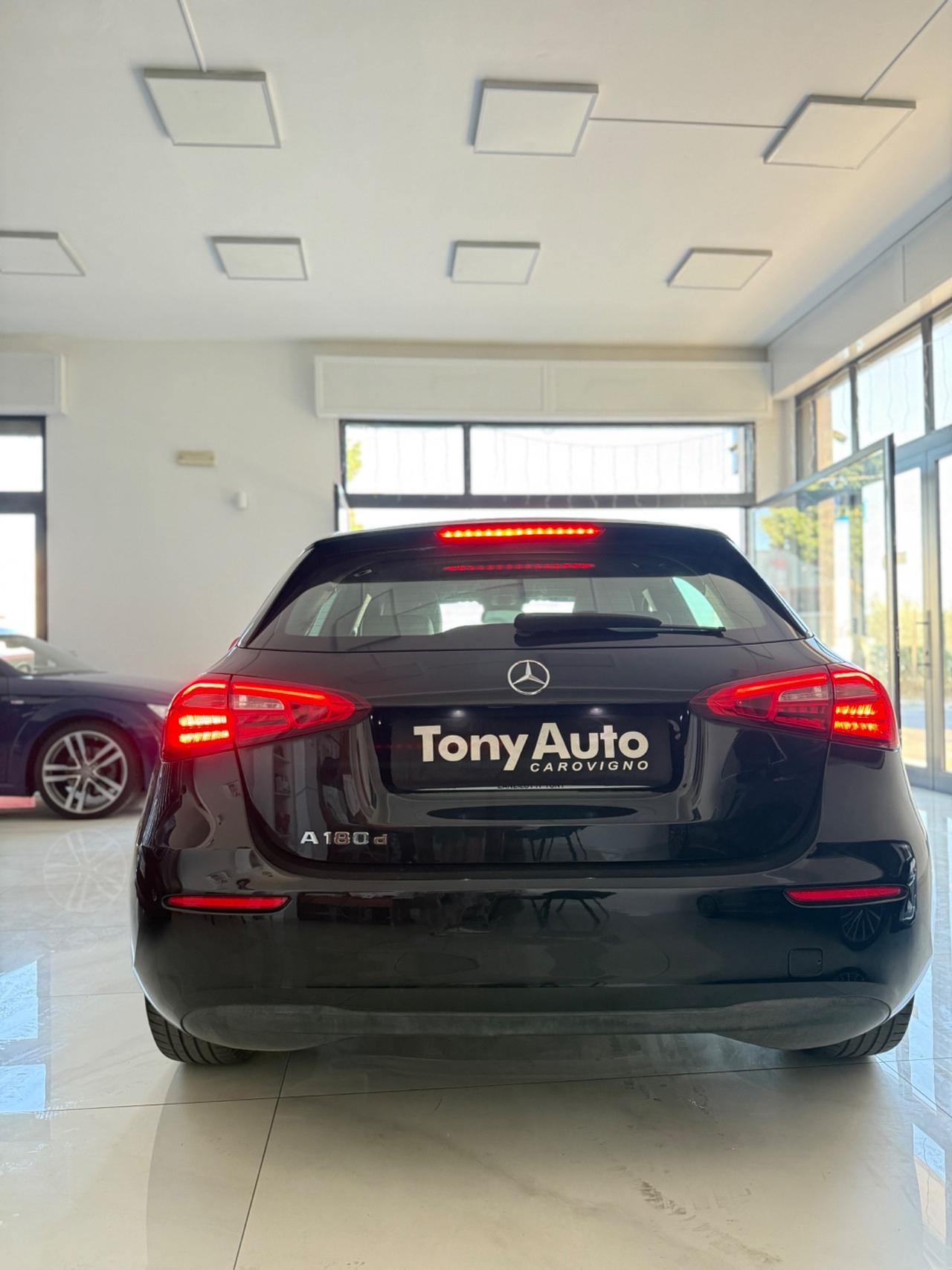 Mercedes-benz A 180 NAVI,TELECAMERA,APPLE CARPLAY,INTERNI PARZIALI IN PELLE,SCHERMO INTERAMENTE DIGITALE