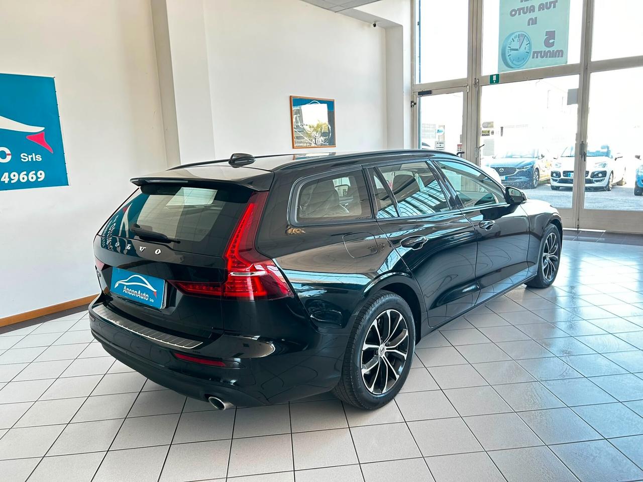 Volvo V60 D3 2.0D SOLO X RIVENDITORI 2019