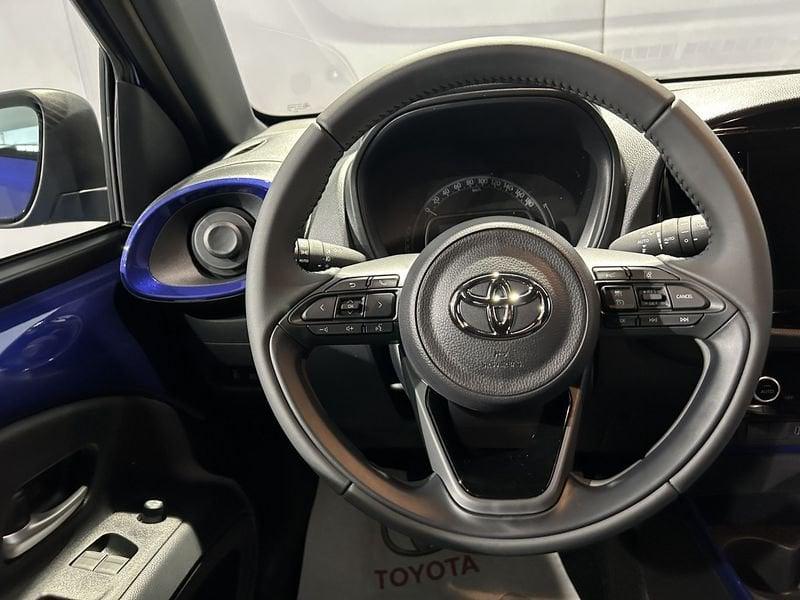 Toyota Aygo X 1.0 VVT-i 72 CV 5 porte Trend Km 0 Bi-Tone "JUNIPER BLUE & BLACK"