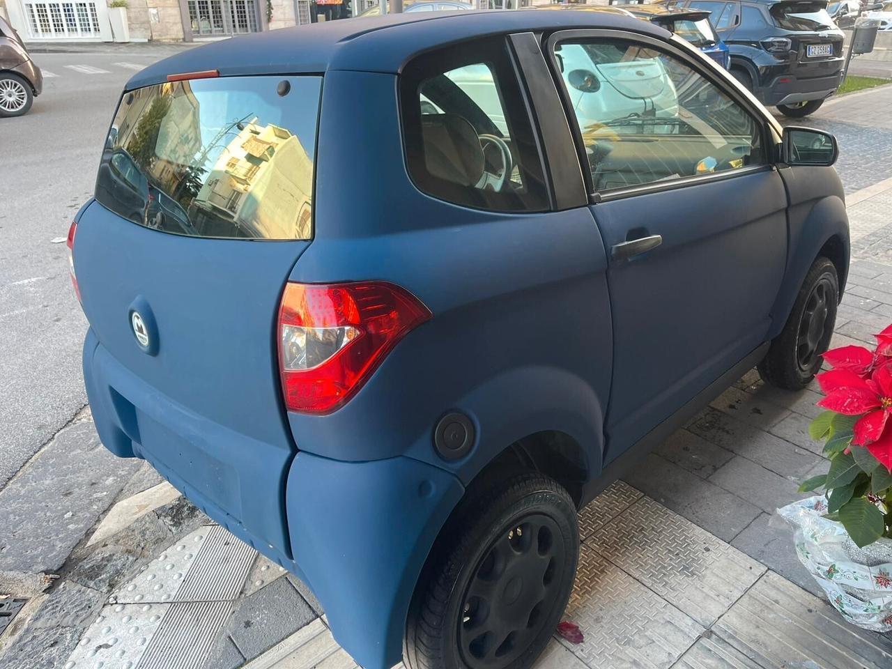 Aixam City min blu matt pronta consegna