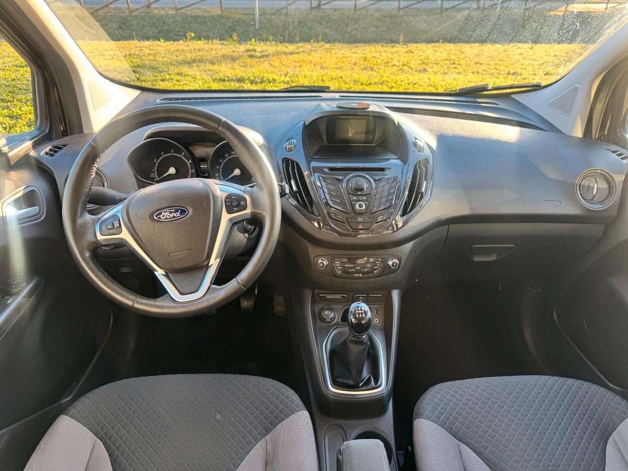 Ford Tourneo Courier 1.0 EcoBoost 100 CV Titanium