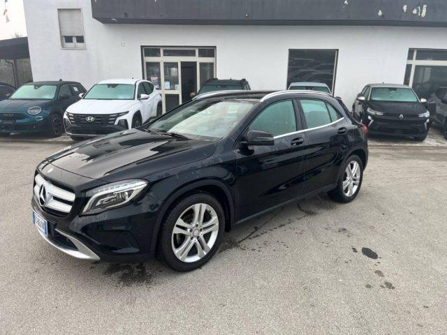 MERCEDES-BENZ GLA 200 d Premium