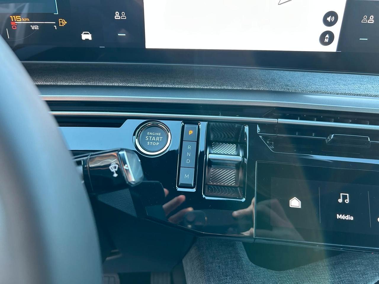 Peugeot 3008 1.2 HYBRID 145cv E-DCS6