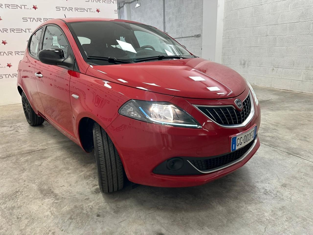 Lancia Ypsilon 1.0 FireFly 5 porte S&S Hybrid Ecochic Silver
