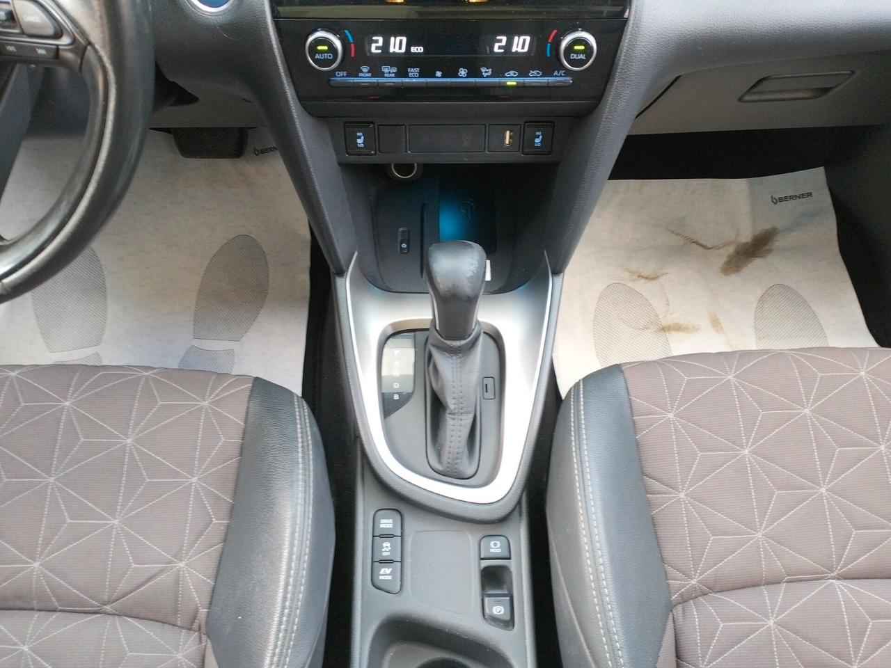 Toyota Yaris Cross 1.5h Lounge fwd 116cv e-cvt