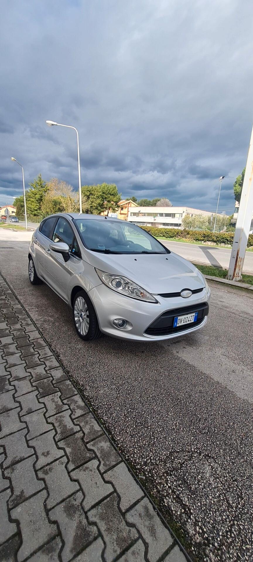Ford Fiesta Neo patentati