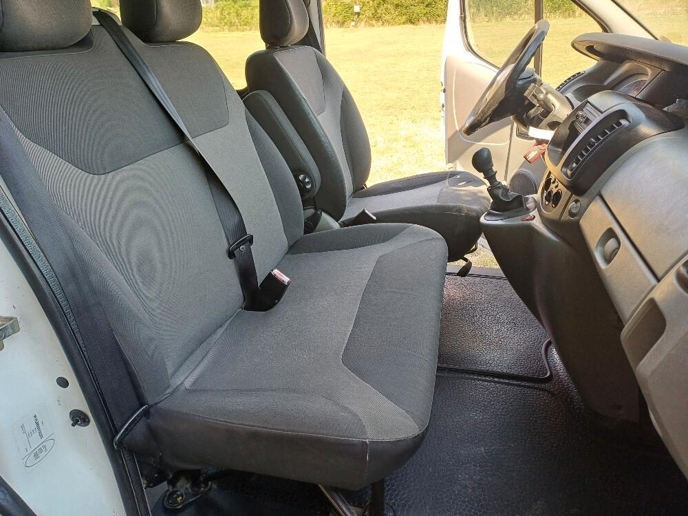 Renault Trafic 9 Posti Trasporto disabili con pedana