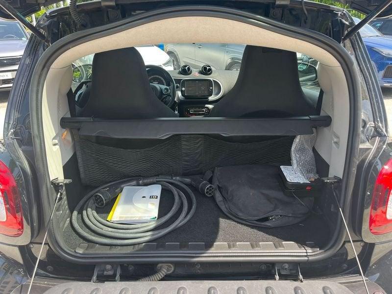 smart fortwo EQ Berlin Black Passion