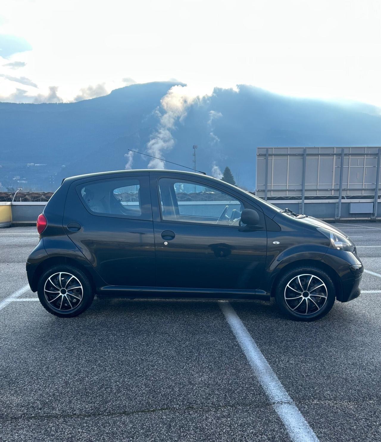 Toyota Aygo 1.0 12V VVT-i 5 porte Neopatentati