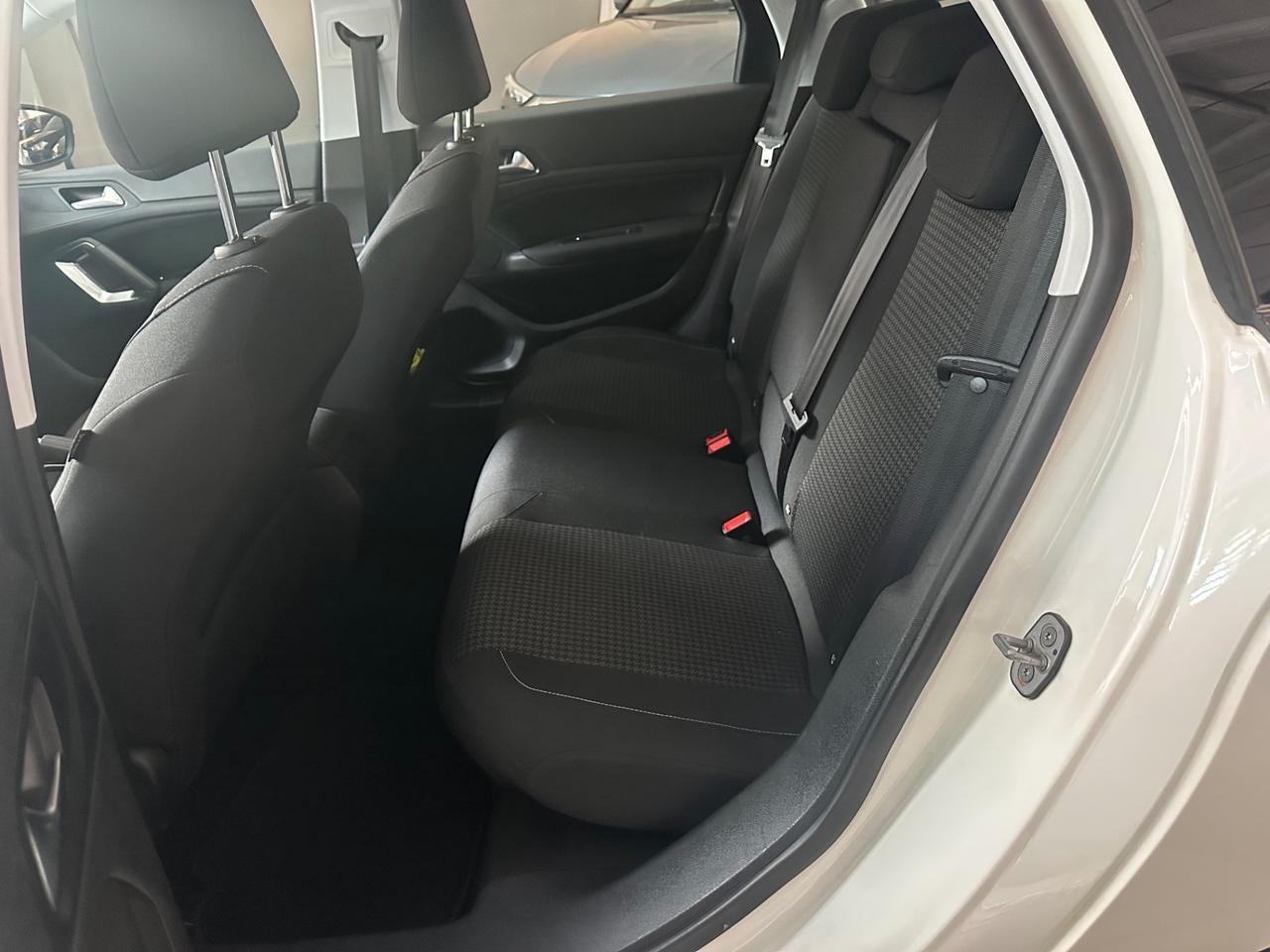 Peugeot 308 BlueHDi 100 S&S SW Business