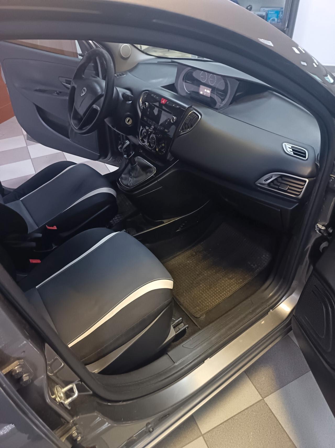 Lancia Ypsilon 1.2 69 CV 5 porte Elefantino