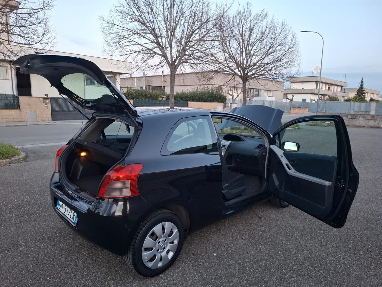 Toyota Yaris 1.0 3 porte SOLAMENTE 112.000 KM