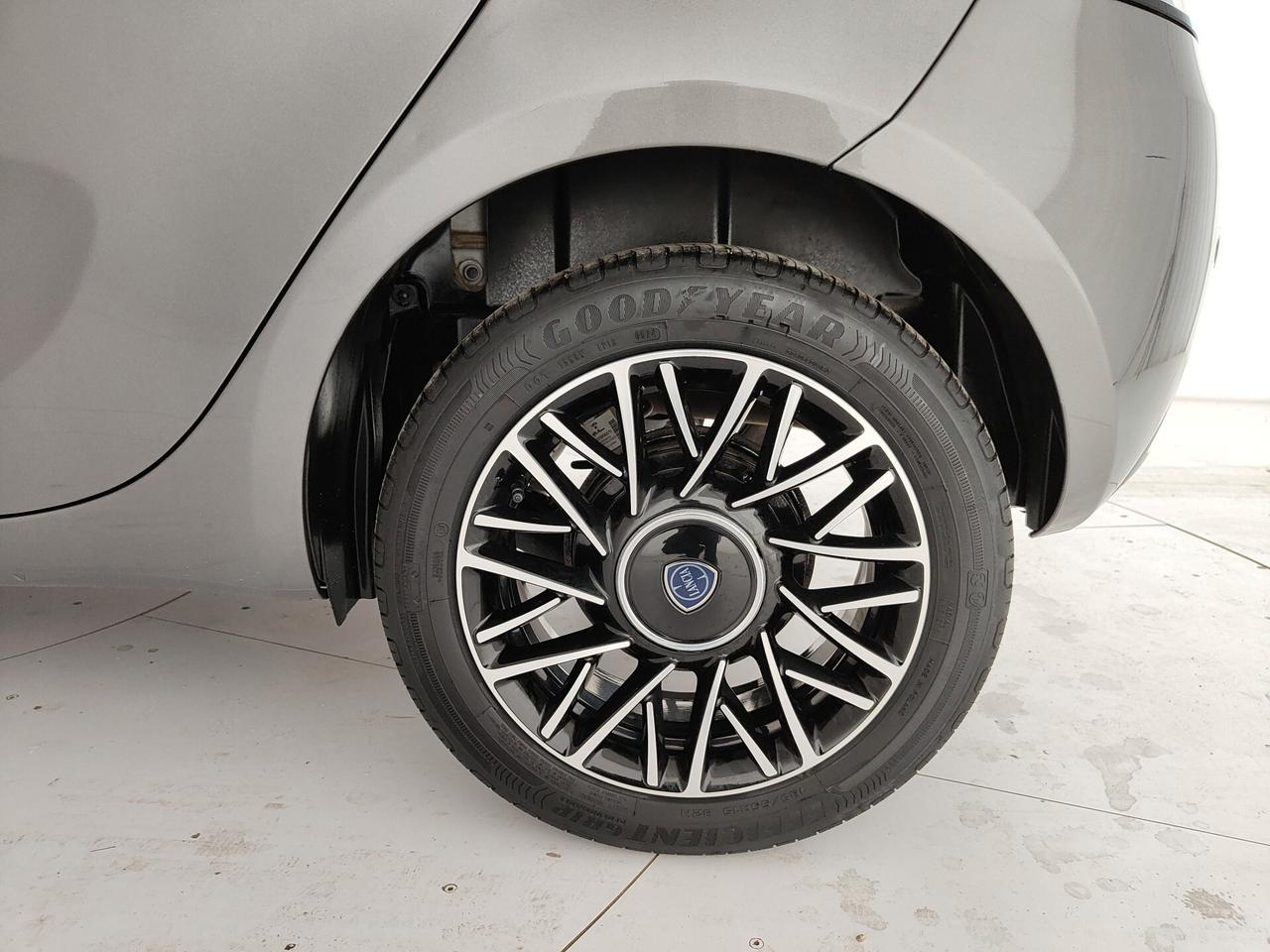 Lancia Ypsilon 1.0 FireFly 5 porte S&S Hybrid Platino
