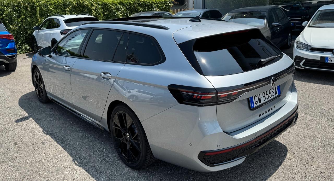 Volkswagen Passat 1.5 etsi act R-Line dsg Full Opt. / NO VINCOLI